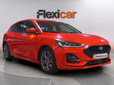 Usado Ford Focus ST-Line 125 CV (91 kW) 2022 Rojo Berlina
