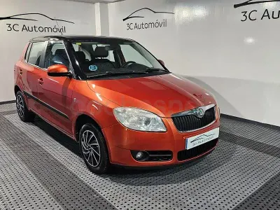 Usado Skoda Fabia 60 CV (44 kW) 2008 Naranja Berlina