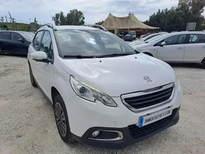 Usado Peugeot 2008 Access 82 CV (60 kW) 2015 Blanco SUV
