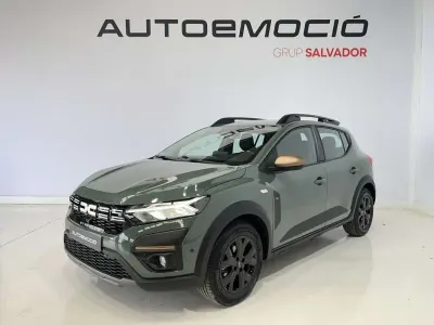 Usado Dacia Sandero Extreme 101 CV (74 kW) 2025 Verde Utilitario