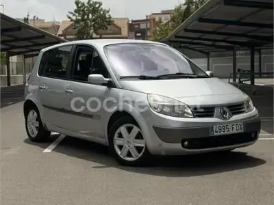 Usado Renault Scénic II Dynamique 105 CV (77 kW) 2006 Gris / plata Monovolumen