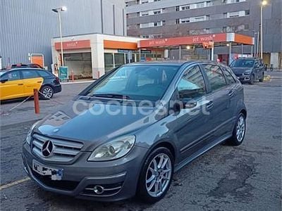 Usado Mercedes B180 109 CV (80 kW) 2010 Gris / plata Monovolumen