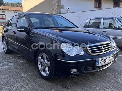 Usado Mercedes C200 Avantgarde 122 CV (89 kW) 2005 Negro Berlina