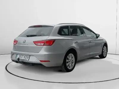 Usado Seat Leon Style Plus 150 CV (110 kW) 2017 Gris / plata Familiar