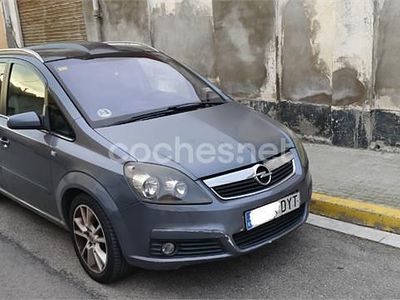 Usado Opel Zafira Cosmo 120 CV (88 kW) 2006 Gris / plata Monovolumen