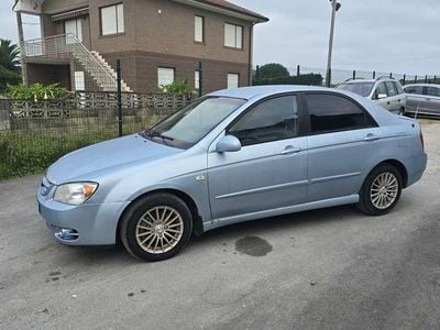 Usado Kia Cerato LX 112 CV (82 kW) 2004 Azul Berlina