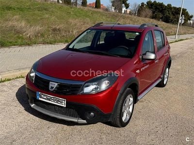 Usado Dacia Sandero Stepway 90 CV (66 kW) 2012 Granate Berlina