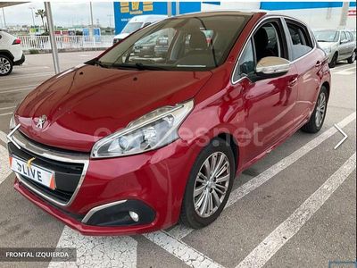 Usado Peugeot 208 Allure 110 CV (80 kW) 2015 Granate Utilitario