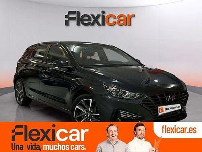 Usado Hyundai i30 120 CV (88 kW) 2023 Gris Berlina