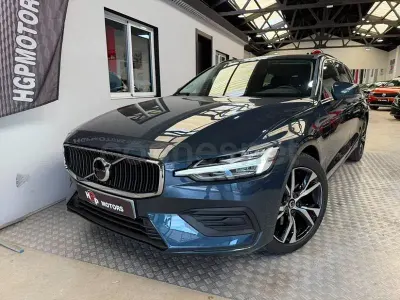 Usado Volvo V60 Core 197 CV (144 kW) 2025 Azul Familiar