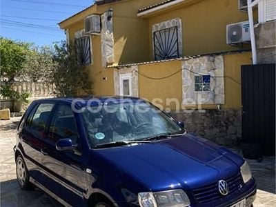 Usado VW Polo Trendline 75 CV (55 kW) 2001 Azul Berlina