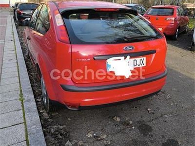 Usado Ford Focus Trend 100 CV (73 kW) 2005 Rojo Berlina