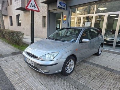 Usado Ford Focus Trend 101 CV (74 kW) 2004 Gris / plata Berlina