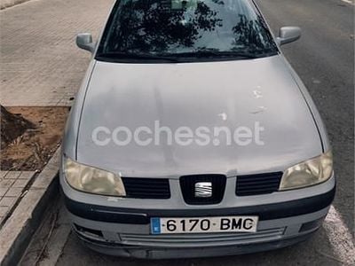 Usado Seat Ibiza Sport 90 CV (66 kW) 2001 Gris / plata Utilitario
