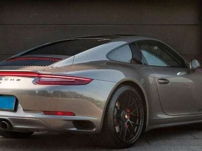 Porsche 911 Carrera 4 GTS