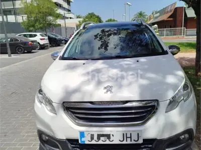 Usado Peugeot 2008 Allure 100 CV (73 kW) 2015 Blanco SUV