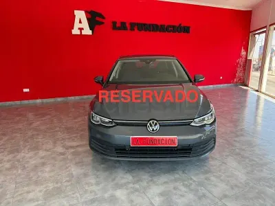 Usado VW Golf VIII Life 115 CV (84 kW) 2021 Gris / plata Berlina