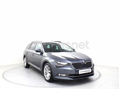 Usado Skoda Superb Ambition 150 CV (110 kW) 2016 Gris / plata Familiar