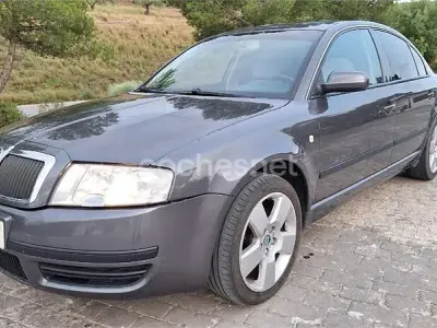 Usado Skoda Superb Comfort 130 HP (95 kW) 2003 Cinzento Sedan
