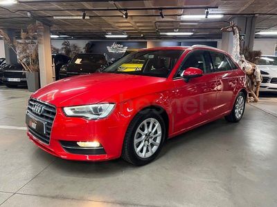 Usado Audi A3 Attraction 125 CV (91 kW) 2016 Rojo Berlina