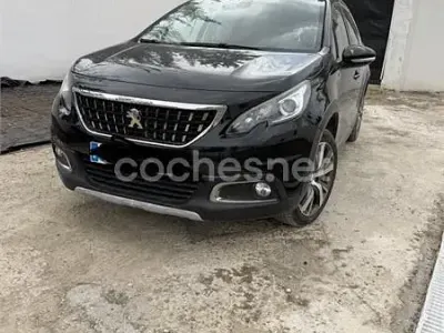 Usado Peugeot 2008 Allure 120 CV (88 kW) 2018 Negro SUV