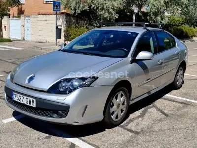Usado Renault Laguna III Expression 110 CV (80 kW) 2010 Gris / plata Berlina