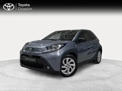 Begagnad Toyota Aygo X Play 72 HK (52 kW) 2024 Grå SUV