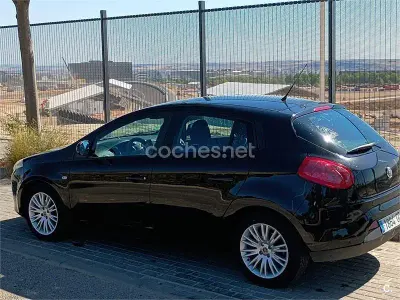Usado Fiat Bravo Dynamic 120 CV (88 kW) 2008 Negro Utilitario