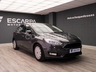 Gris / plata Usado 2018 Ford Focus Titanium Berlina | 13.990 € (Un poco caro)