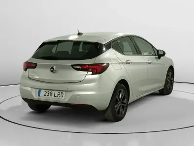Usado Opel Astra Design & Tech 130 HP (95 kW) 2021 Cinzento Sedan