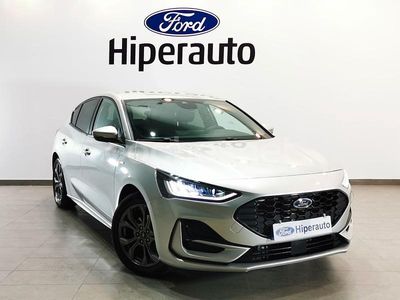 Gris / plata Usado 2023 Ford Focus ST-Line Berlina | 18.750 € (Precio justo)