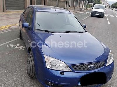 Usado Ford Mondeo ST 220 CV (161 kW) 2002 Azul Berlina