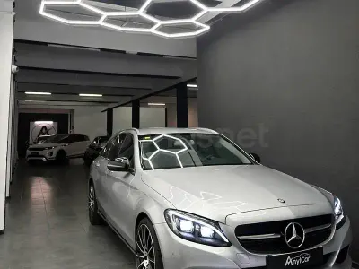 Używany Mercedes C200