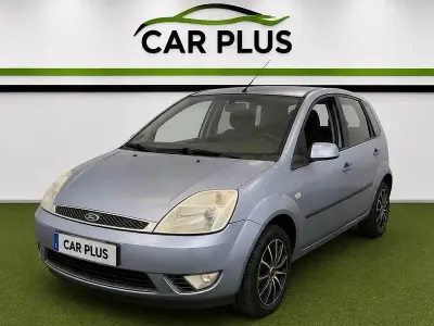 Usado Ford Fiesta Trend 80 CV (58 kW) 2005 Azul Utilitario