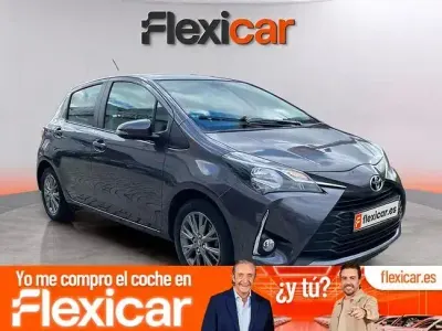 Usado Toyota Yaris Active 69 CV (50 kW) 2019 Gris Berlina