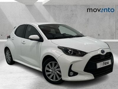 Usado Toyota Yaris Hybrid Active 116 CV (85 kW) 2023 Blanco Berlina