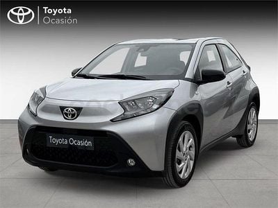 Usado Toyota Aygo X Play 72 CV (52 kW) 2023 Gris / plata SUV