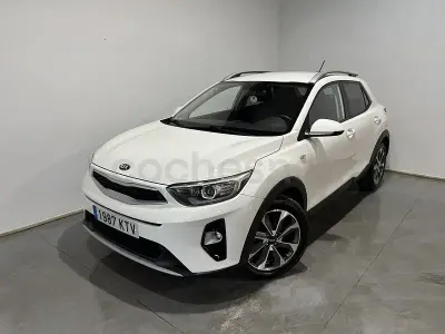 Käytetty Kia Stonic 100 HP (73 kW) 2019 Valkoinen Katumaasturi