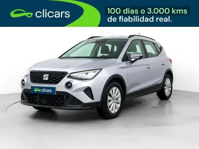 Usado Seat Arona Style 110 CV (80 kW) 2023 Plateado SUV