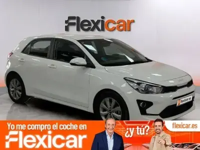 Usado Kia Rio 100 CV (73 kW) 2023 Blanco Berlina