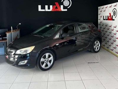 Usado Opel Astra Cosmo 110 CV (80 kW) 2011 Negro Utilitario