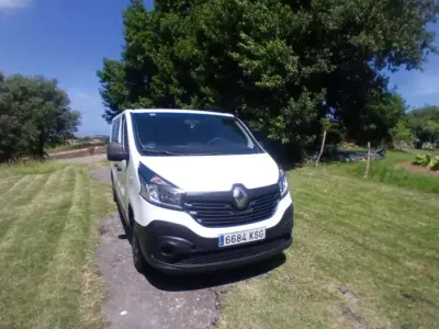 Usado Renault Trafic 120 CV (88 kW) 2018 Blanco Monovolumen