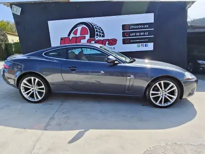 Usado Jaguar XKR 416 CV (305 kW) 2006 Gris / plata Coupe