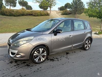 Usado Renault Scénic III Bose Edition 140 CV (102 kW) 2011 Gris / plata Monovolumen