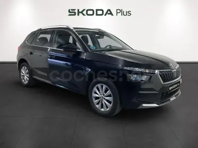 Usado Skoda Kamiq Ambition 110 CV (80 kW) 2022 Negro SUV