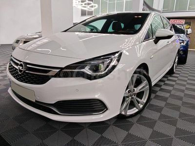 Usado Opel Astra 160 HP (117 kW) 2018 Branco Sedan