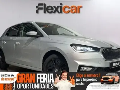 Usado Skoda Fabia Style 110 CV (80 kW) 2022 Gris Utilitario