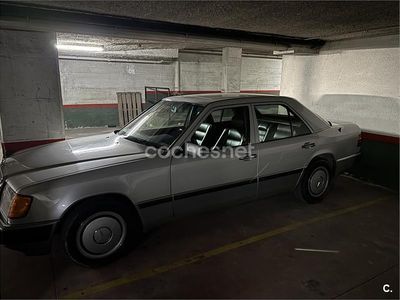Usado Mercedes 230 132 CV (97 kW) 1989 Gris / plata Coupe