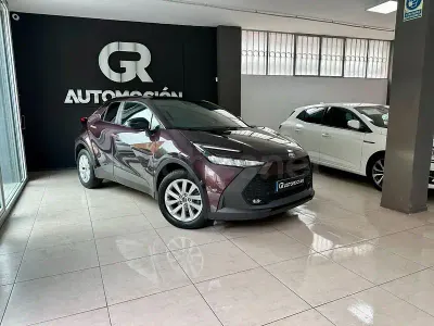 Usado Toyota C-HR Active 140 CV (102 kW) 2024 Violeta / lila SUV