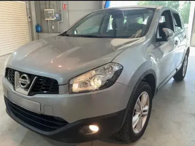 Usado Nissan Qashqai Acenta 110 CV (80 kW) 2010 Gris / plata SUV